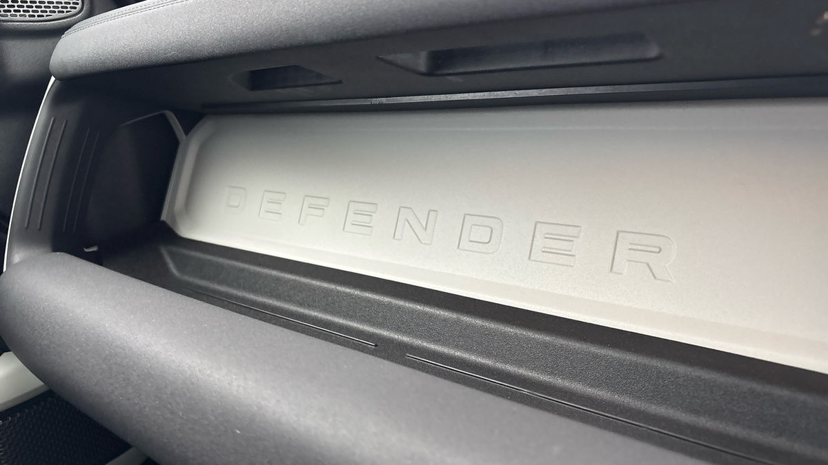 Land Rover Defender 90 Image 36