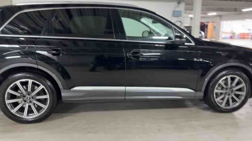 More views of Audi Q7