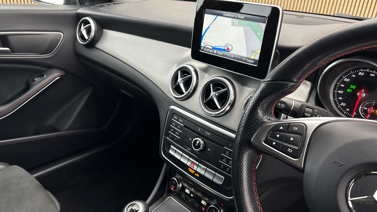 Mercedes-Benz CLA Image 18