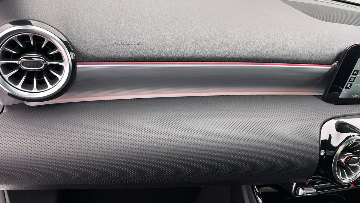 Mercedes-Benz A Class Image 25