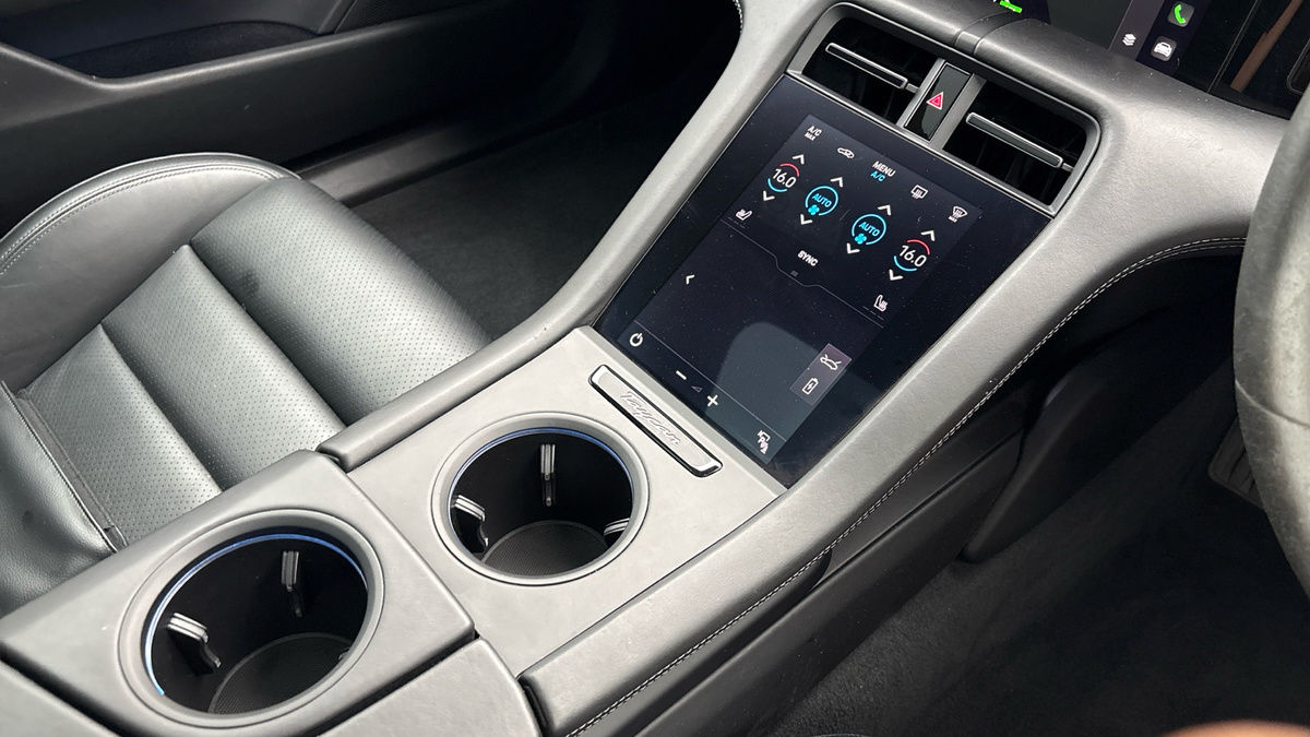 Porsche Taycan Image 18