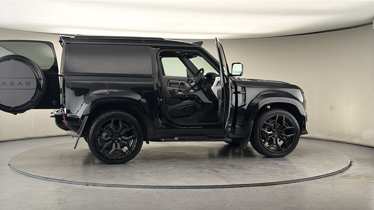 More views of Land Rover Defender 90