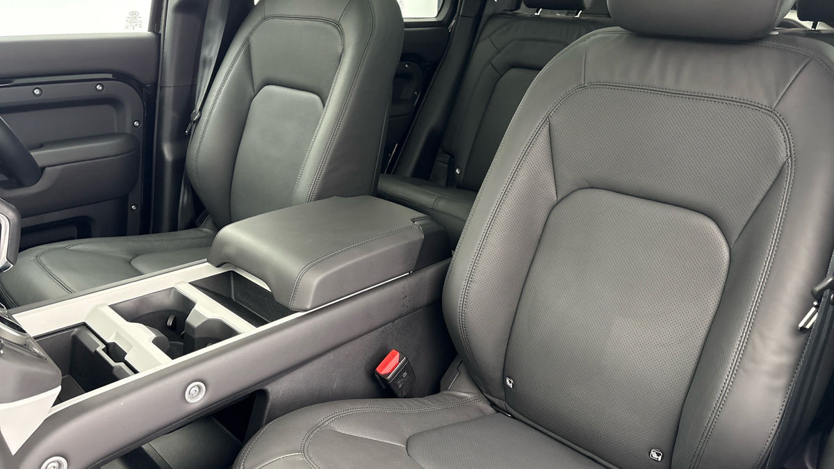 Land Rover Defender 110 Urban Image 7