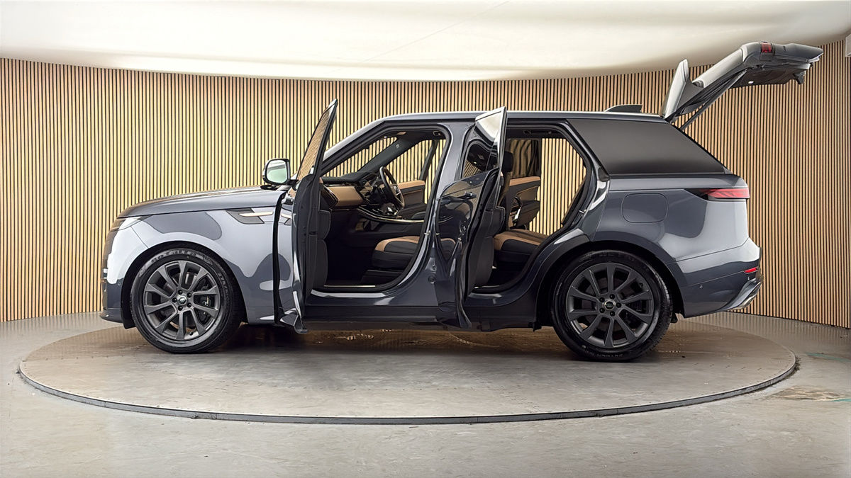 More views of Land Rover Range Rover Sport