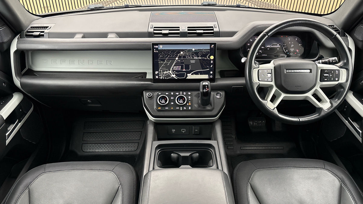 Land Rover Defender 110 Image 12