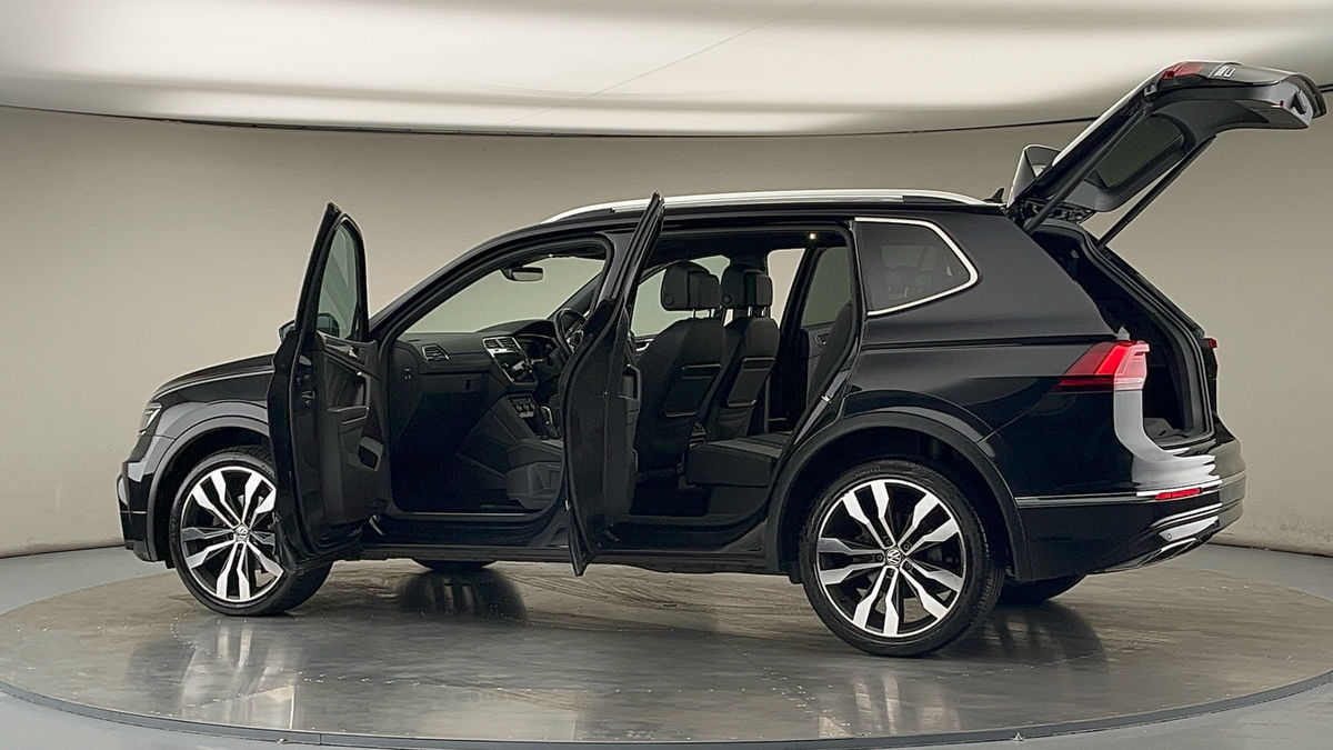 More views of Volkswagen Tiguan Allspace