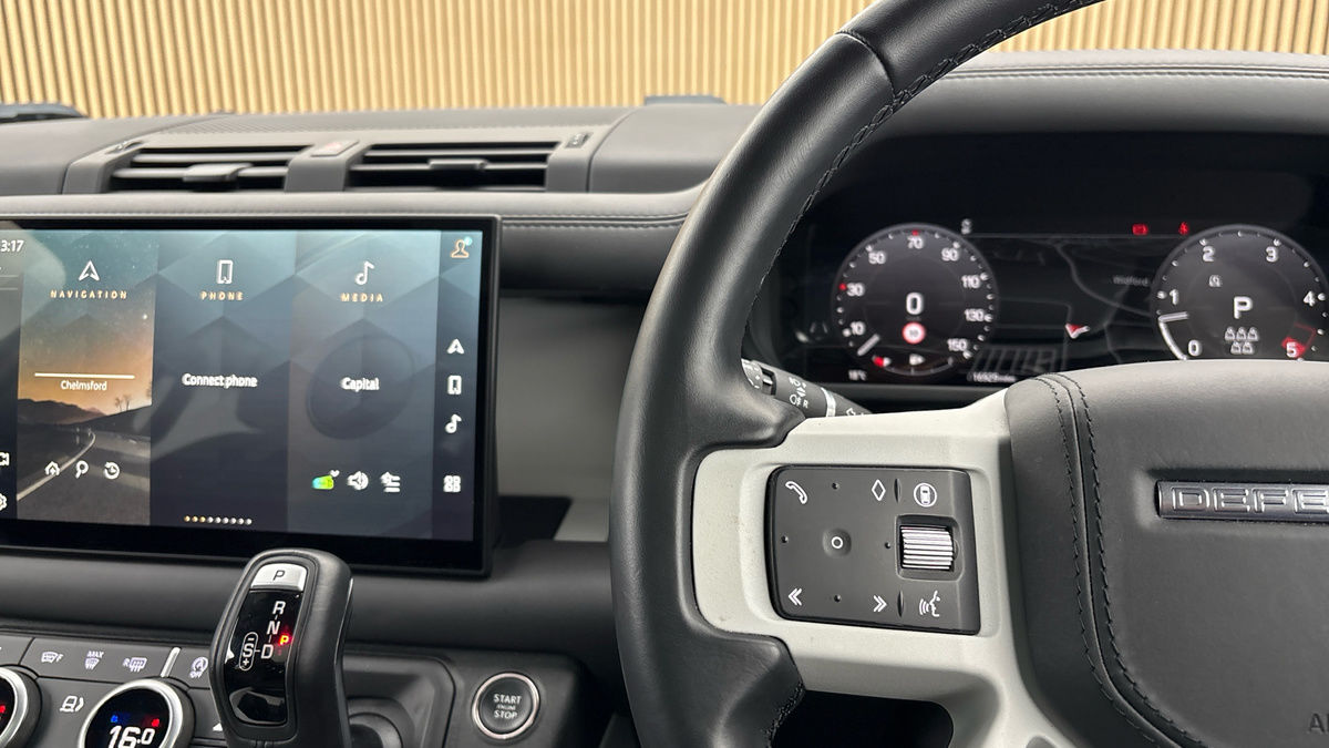 Land Rover Defender 110 Image 13
