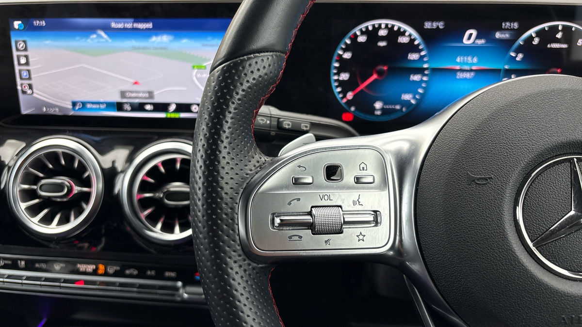 Mercedes-Benz GLA Image 13