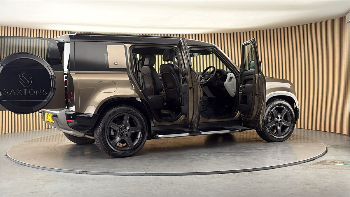 More views of Land Rover Defender 110