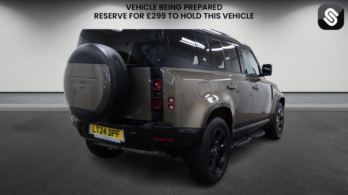Land Rover Defender 110 Image 4