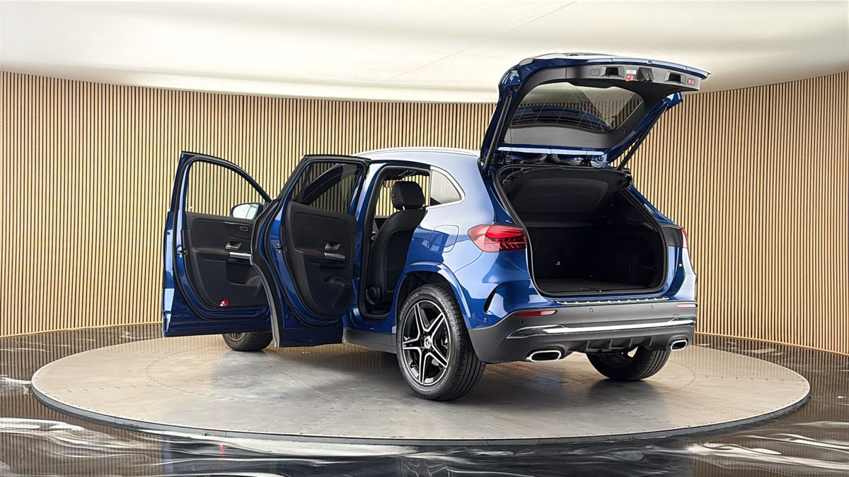 Mercedes-Benz GLA Image 23