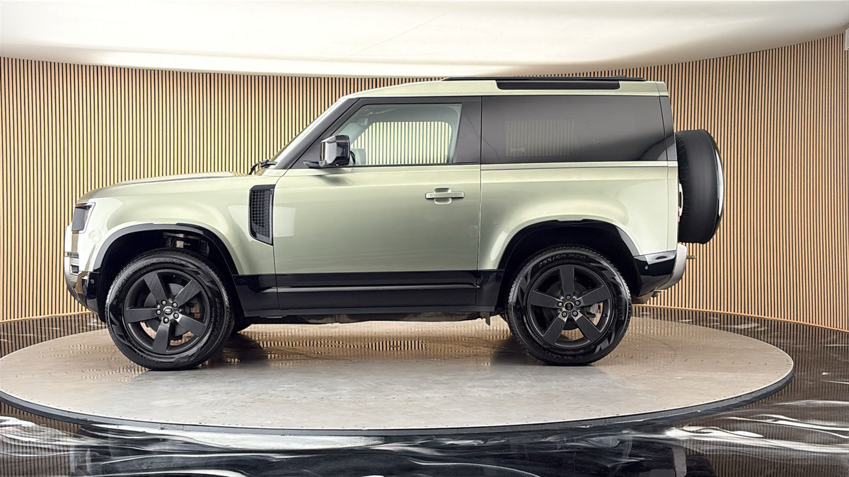 More views of Land Rover Defender 90
