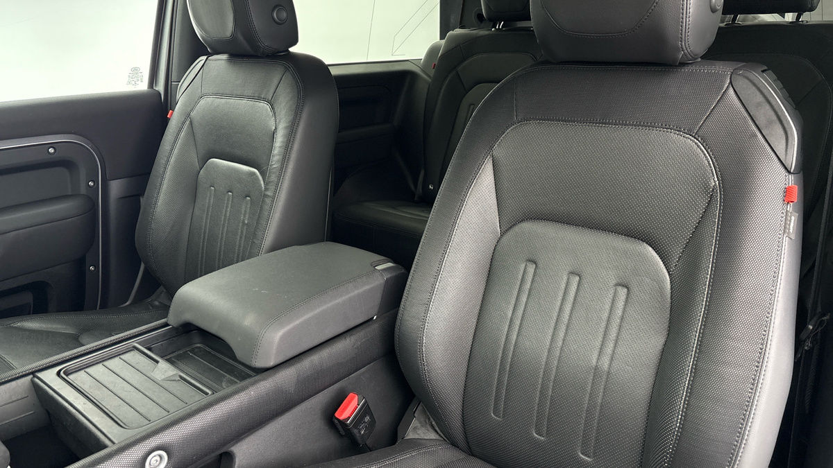 Land Rover Defender 90 Image 7