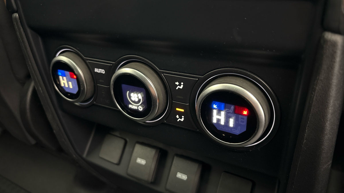 Land Rover Defender 130 Image 26