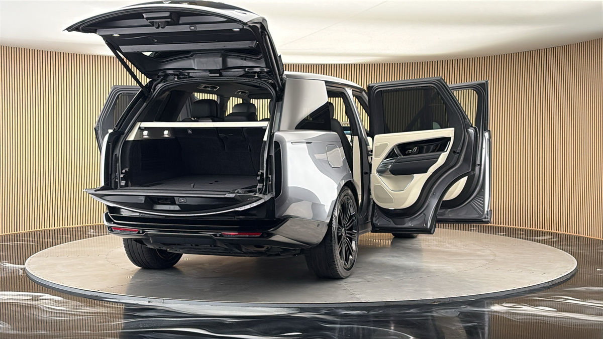 More views of Land Rover Range Rover