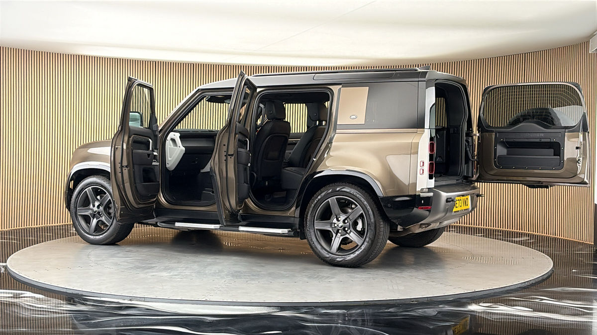 More views of Land Rover Defender 110