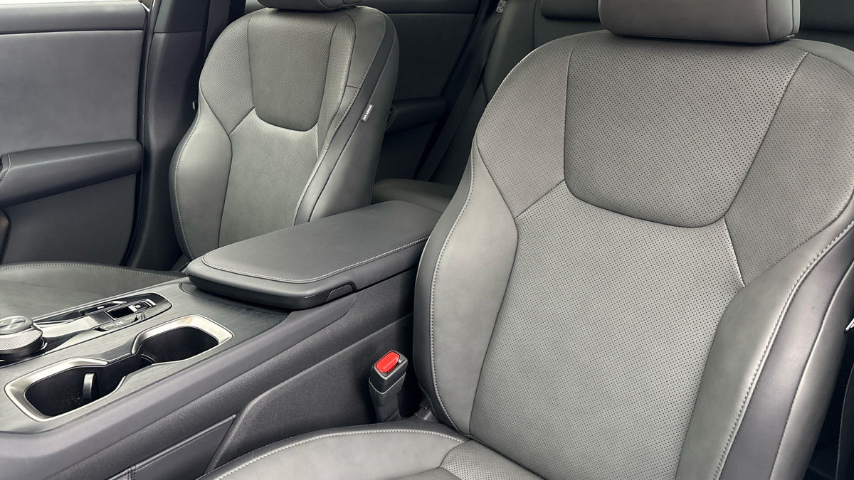 Lexus RZ Image 8