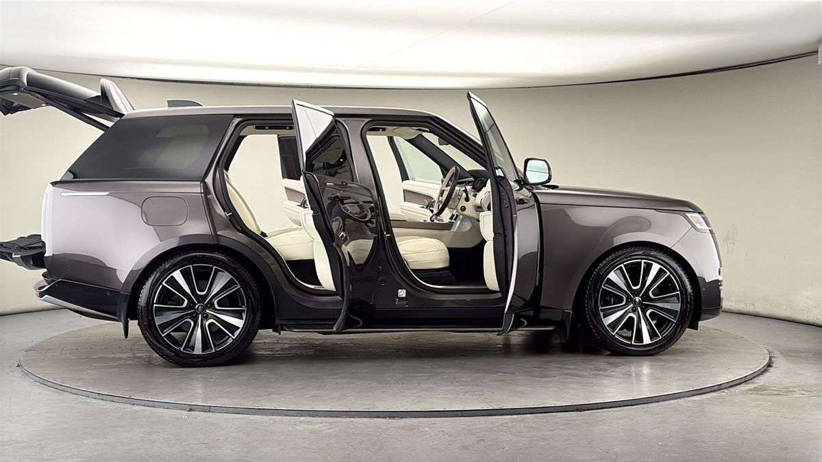 More views of Land Rover Range Rover