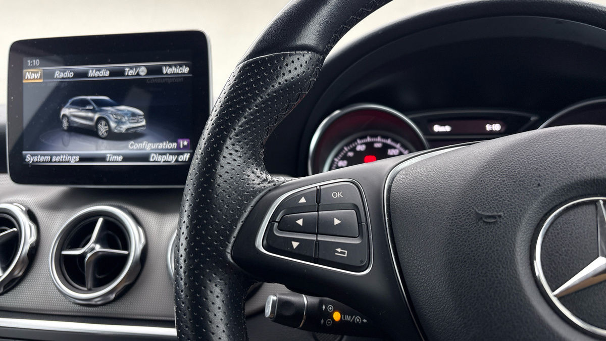 Mercedes-Benz GLA Image 13