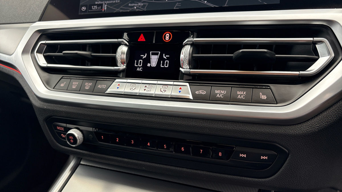 BMW 3 Series Image 6