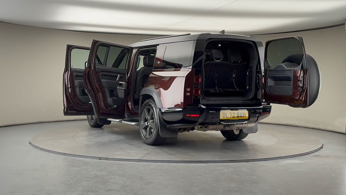 Land Rover Defender 130 Image 23