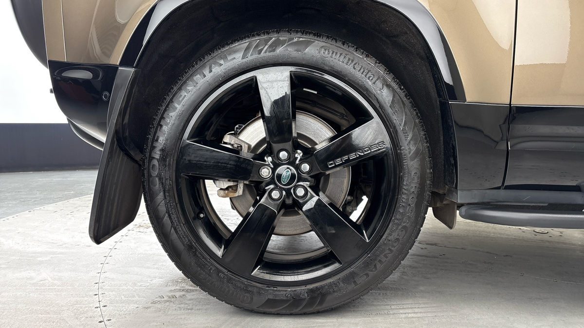 Land Rover Defender 90 Image 10