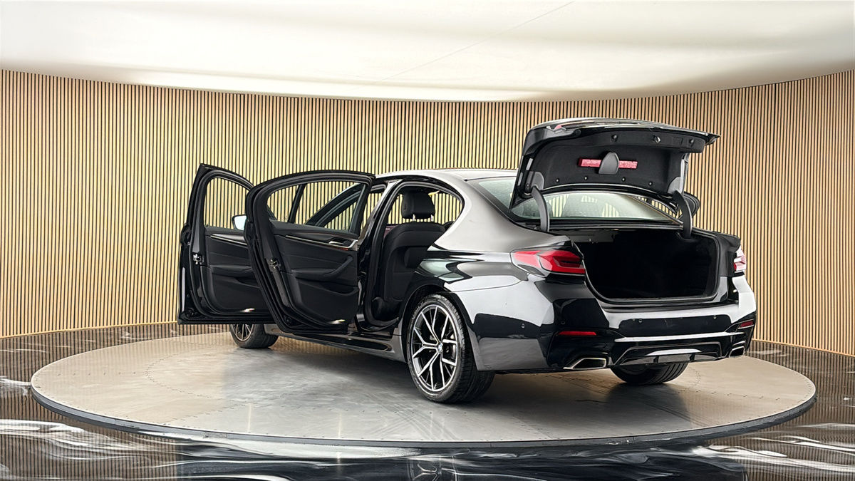 BMW 5 Series Image 23