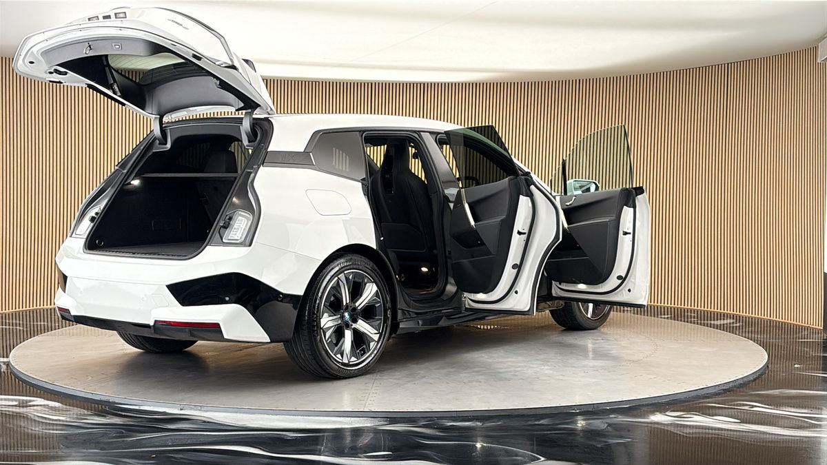 More views of BMW iX