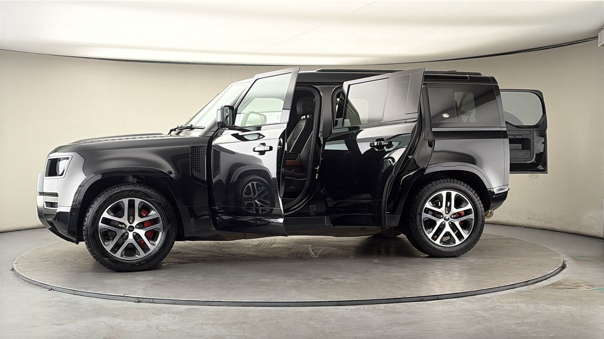 More views of Land Rover Defender 110