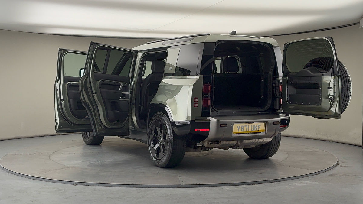 Land Rover Defender 110 Image 23