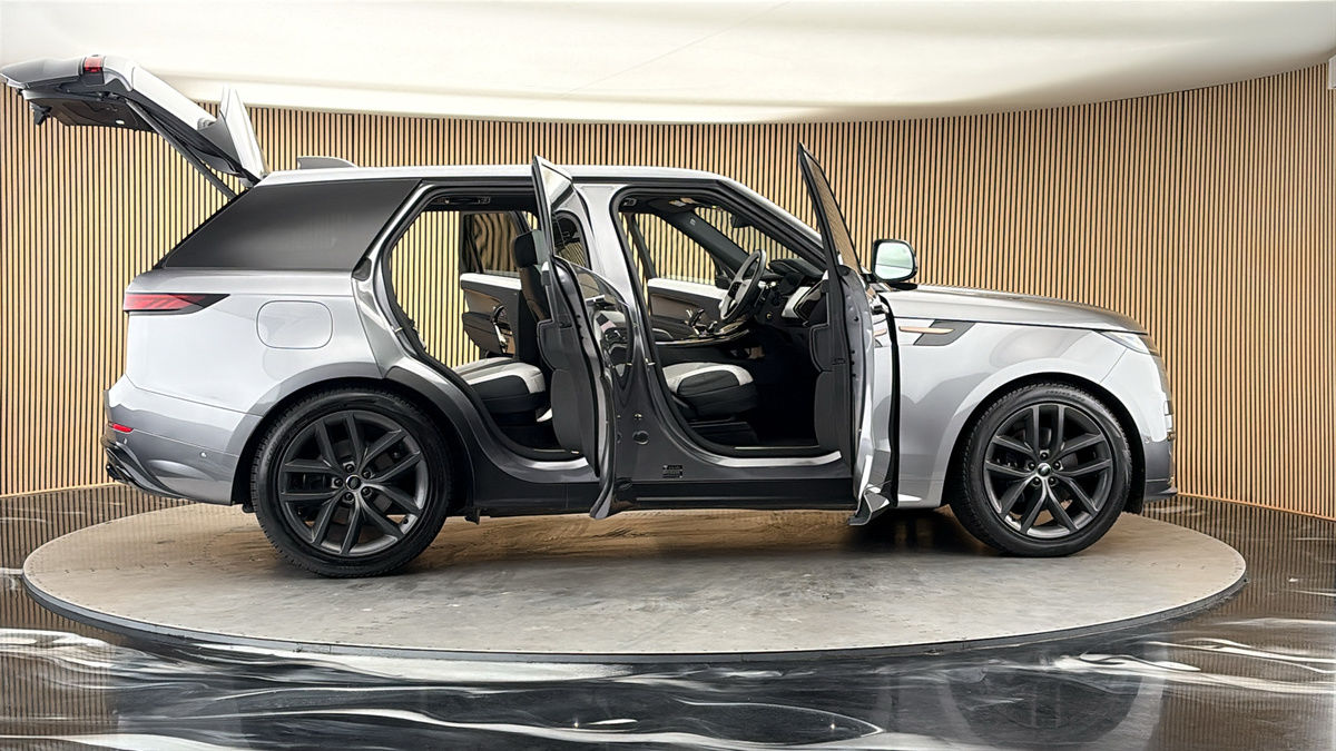 More views of Land Rover Range Rover Sport