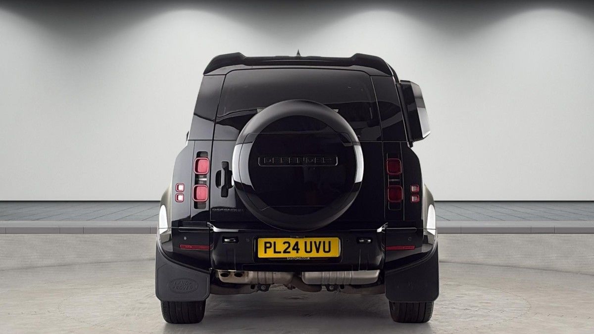 Land Rover Defender 110 Image 4