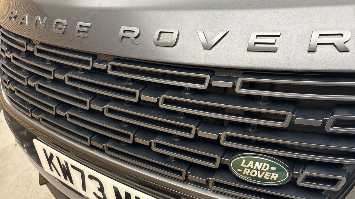 Land Rover Range Rover Velar Image 24