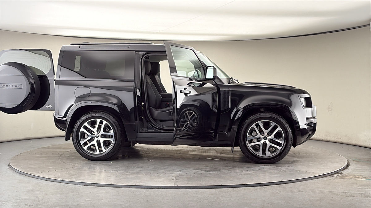 More views of Land Rover Defender 90