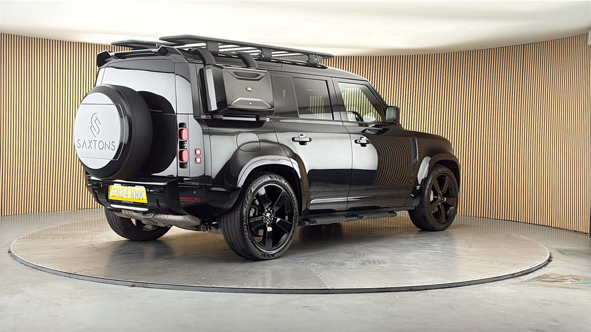 Land Rover Defender 110 Image 21