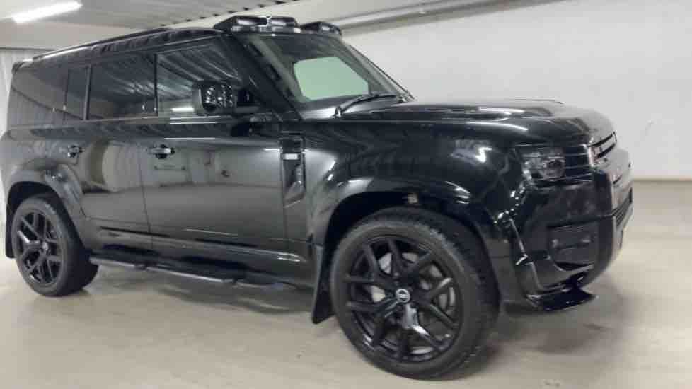 More views of Land Rover Defender 110