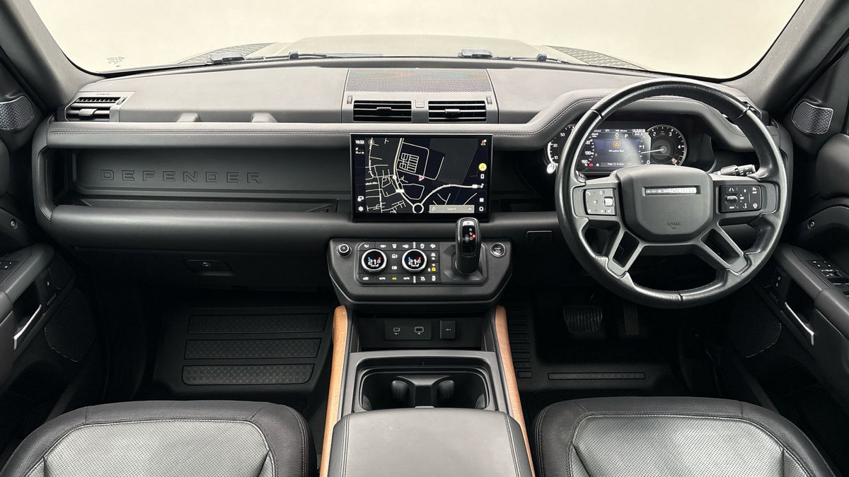 Land Rover Defender 110 Image 12