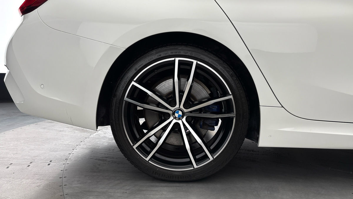 BMW 3 Series Image 10