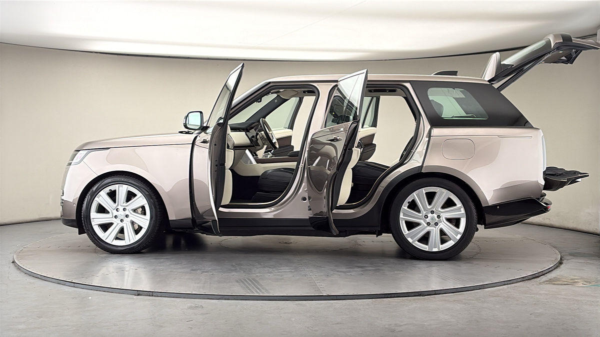 More views of Land Rover Range Rover