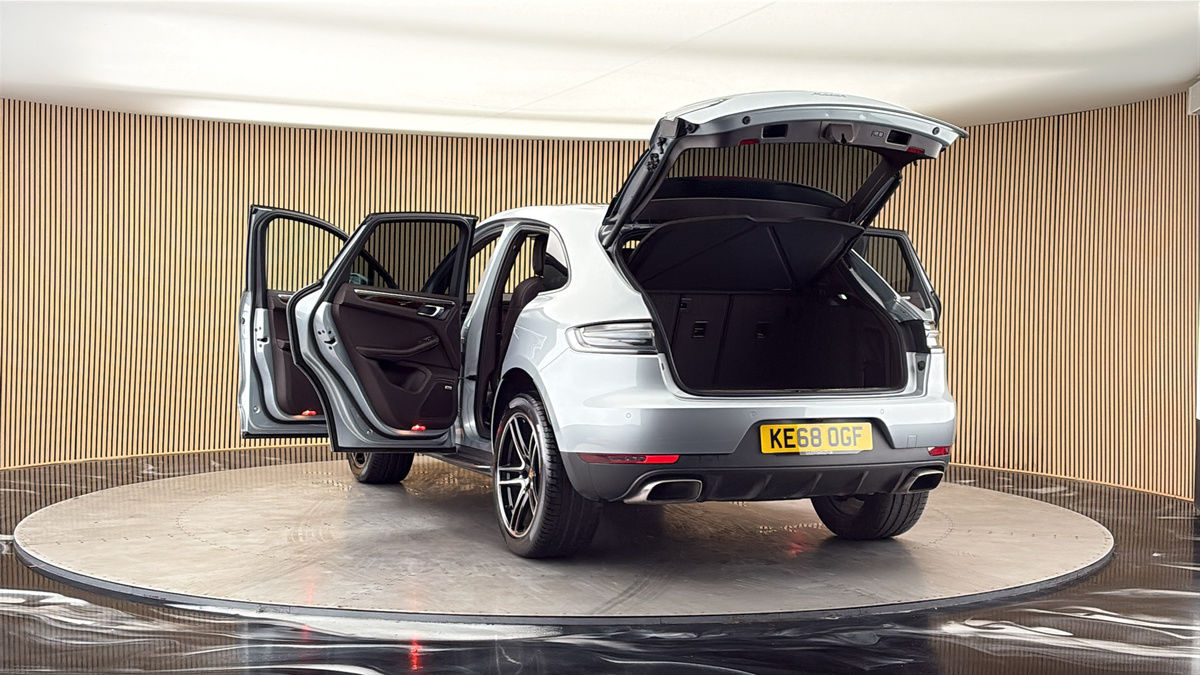 More views of Porsche Macan