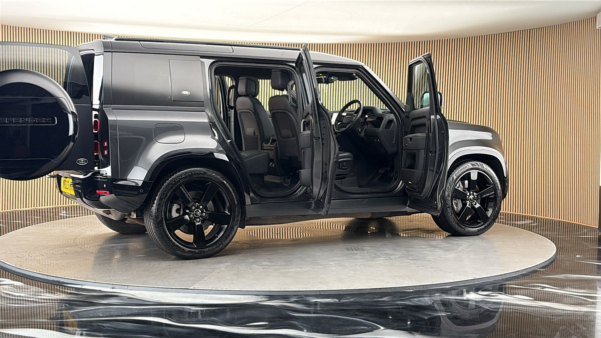 More views of Land Rover Defender 110