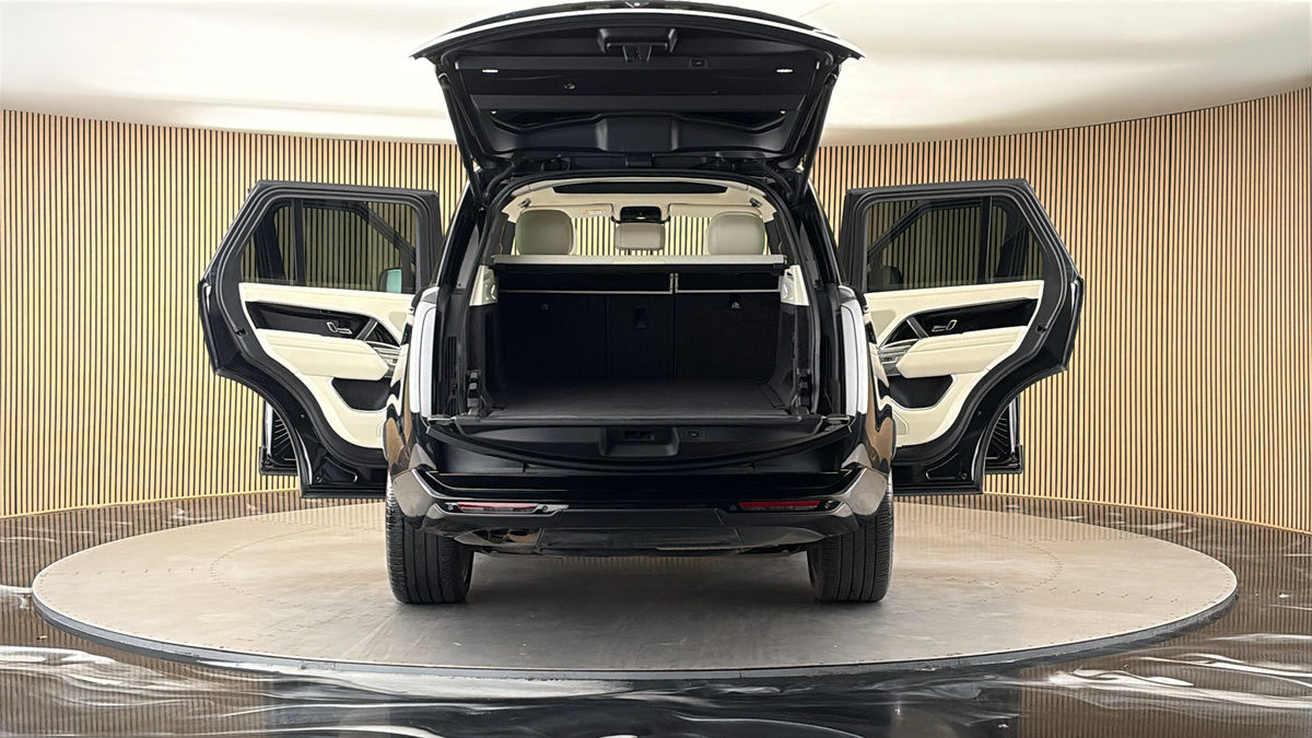 More views of Land Rover Range Rover