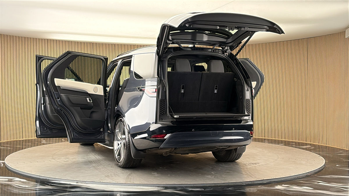 More views of Land Rover Discovery
