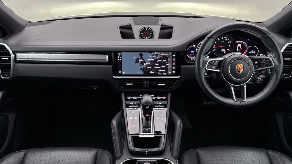 Porsche Cayenne Image 12