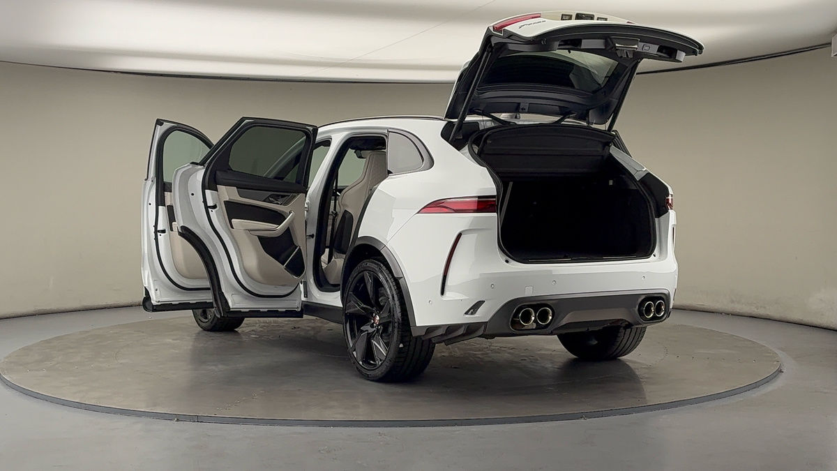 Jaguar F-PACE Image 23