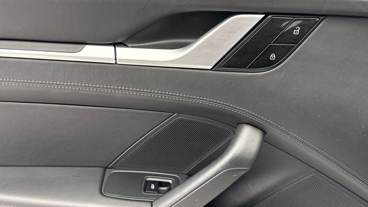 Porsche 911 Image 19