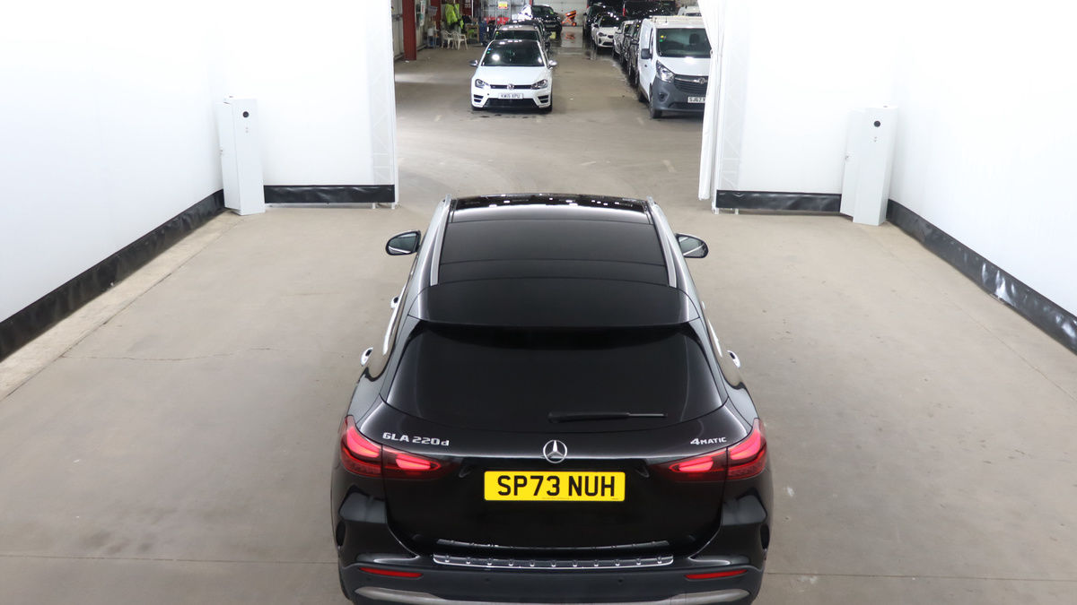 Mercedes-Benz GLA Image 8