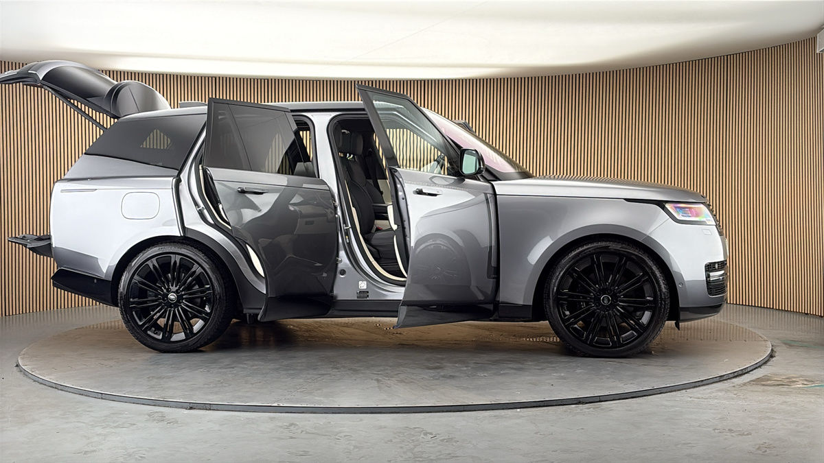 More views of Land Rover Range Rover