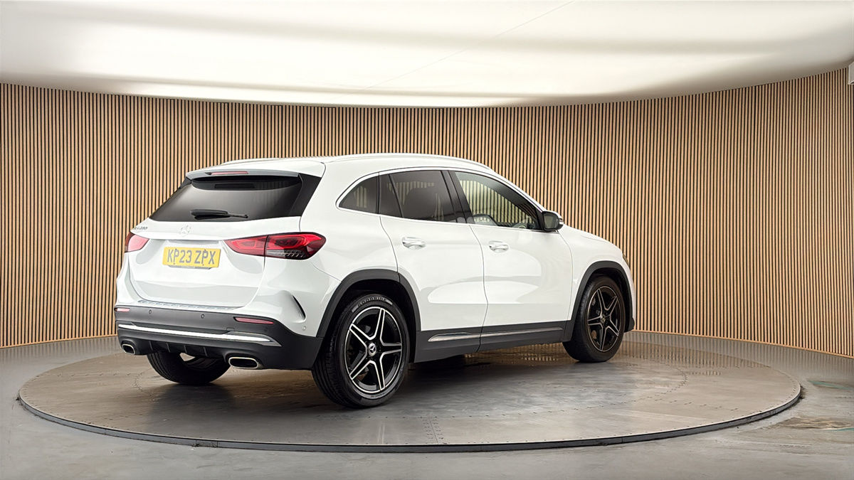 Mercedes-Benz GLA Image 21