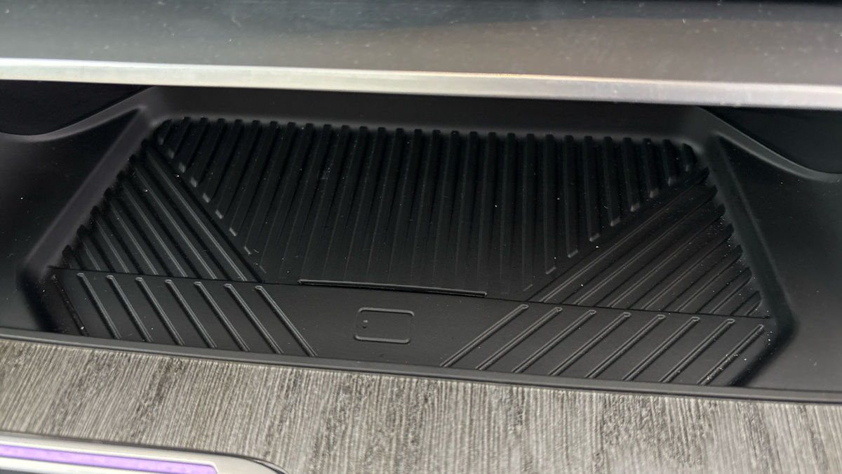 More views of BMW i7